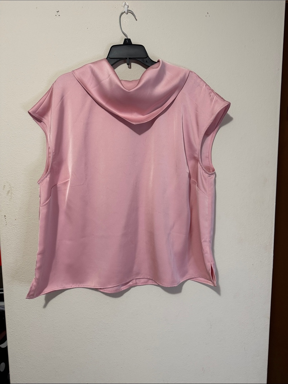 ELOQUI Sleeveless Pink Satin Hooded Women's Top